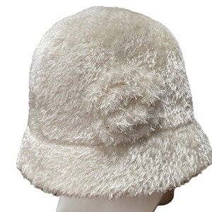 Jaclyn Smith OSMF white fuzzy chenille Hat with flower detail